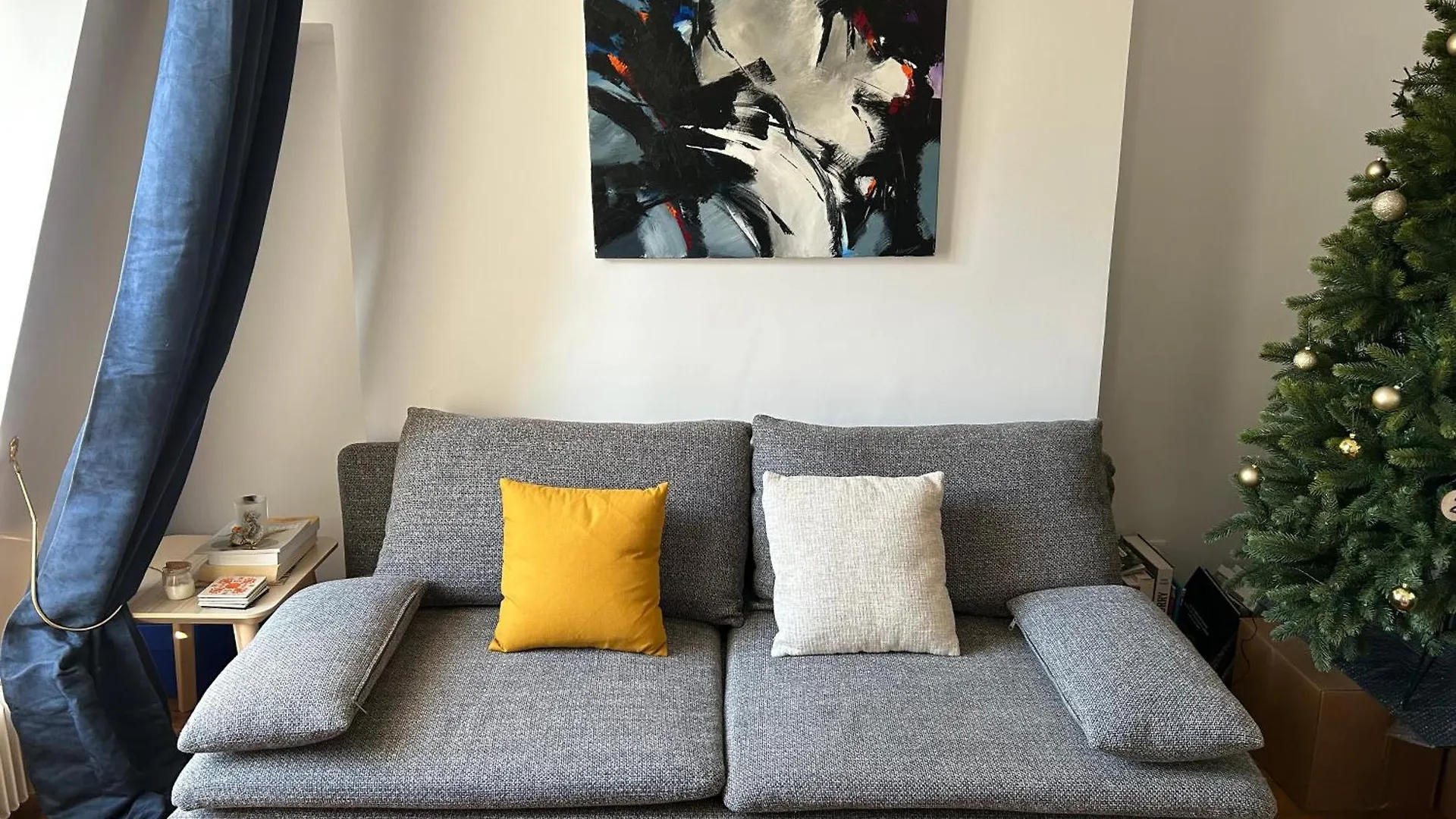 Large 4 Bright Rooms Paris France