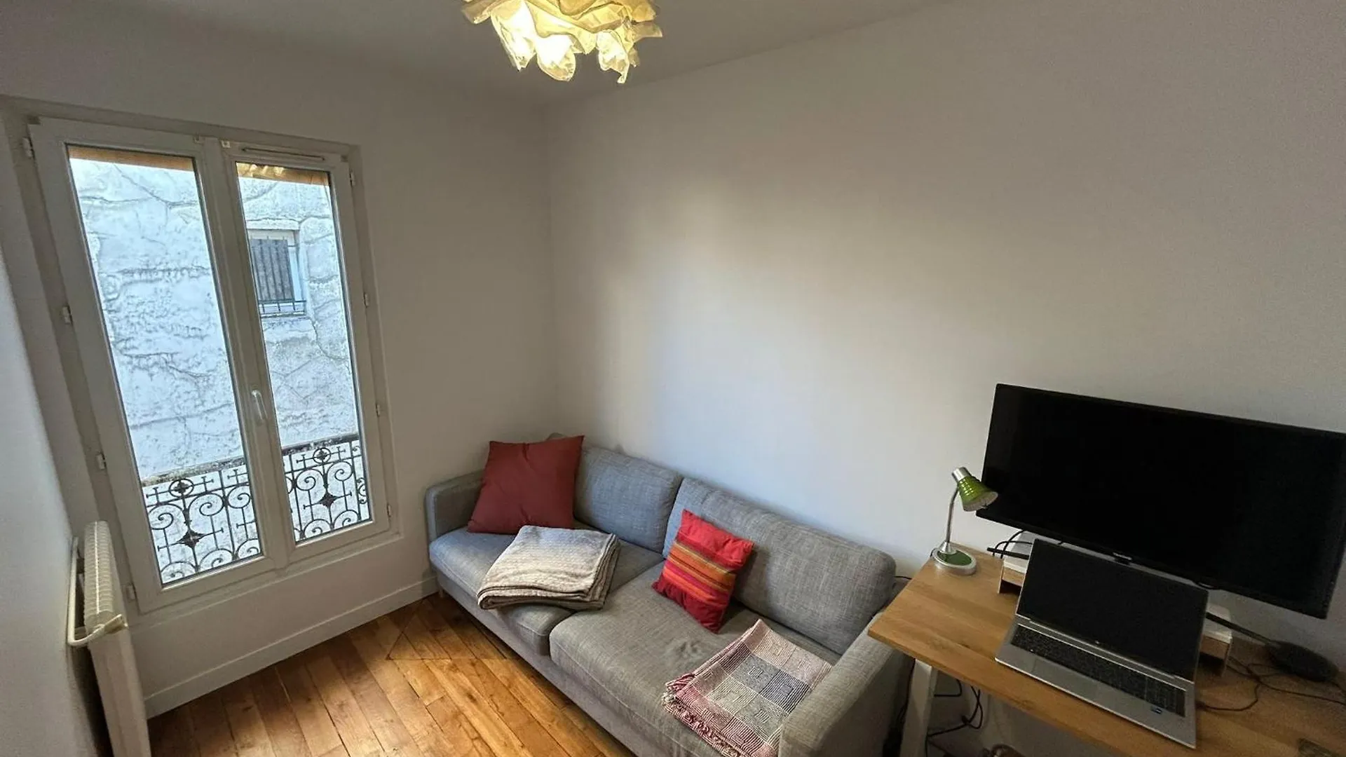 Large 4 Bright Rooms Paris Apartment