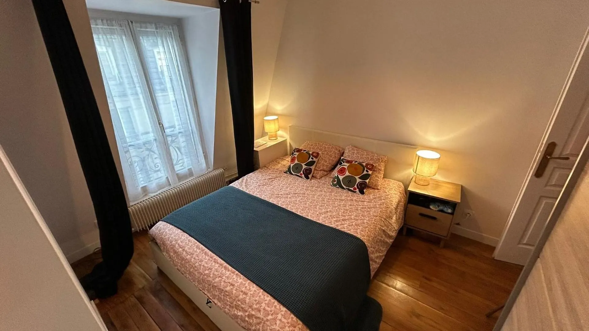 Apartment Large 4 Bright Rooms Paris France