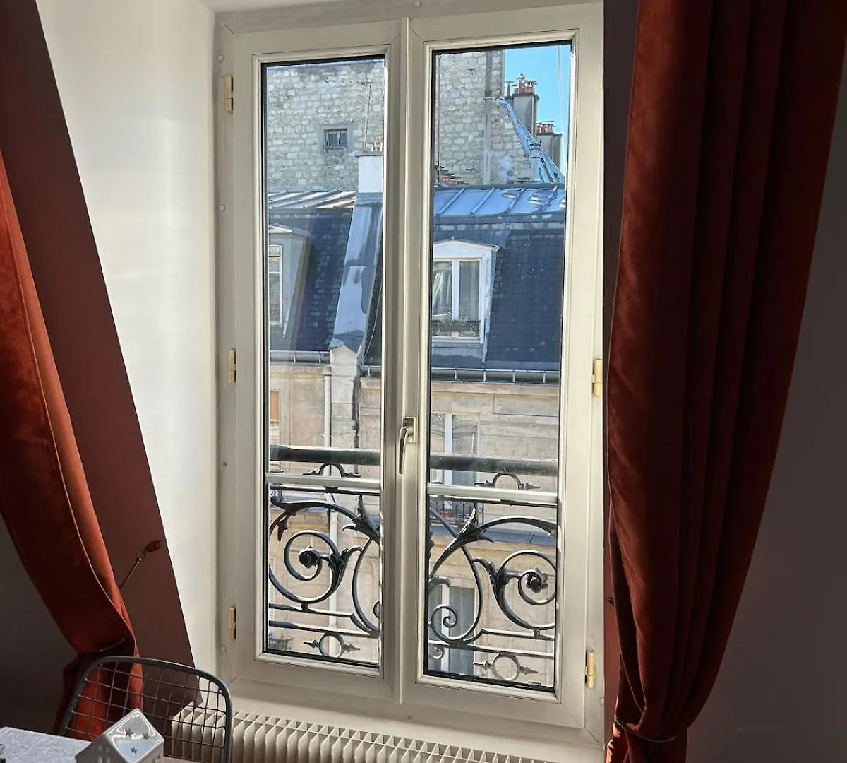 Apartment Large 4 Bright Rooms Paris