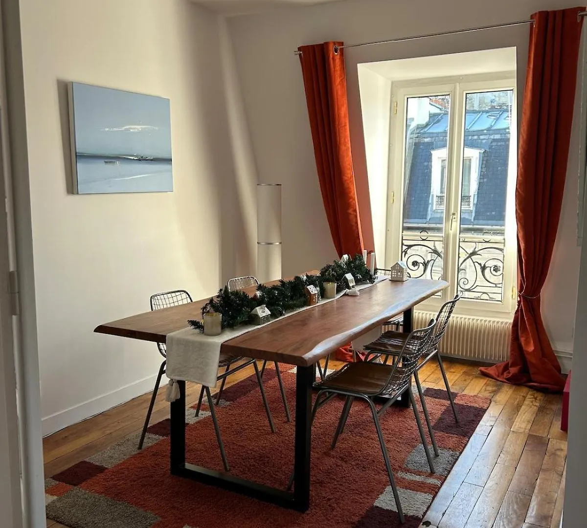 Large 4 Bright Rooms Paris Apartment