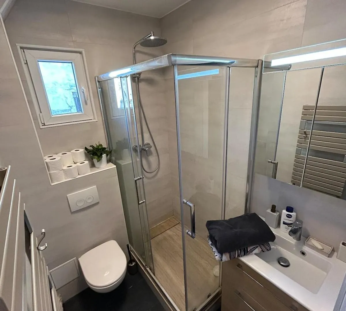 Large 4 Bright Rooms Paris